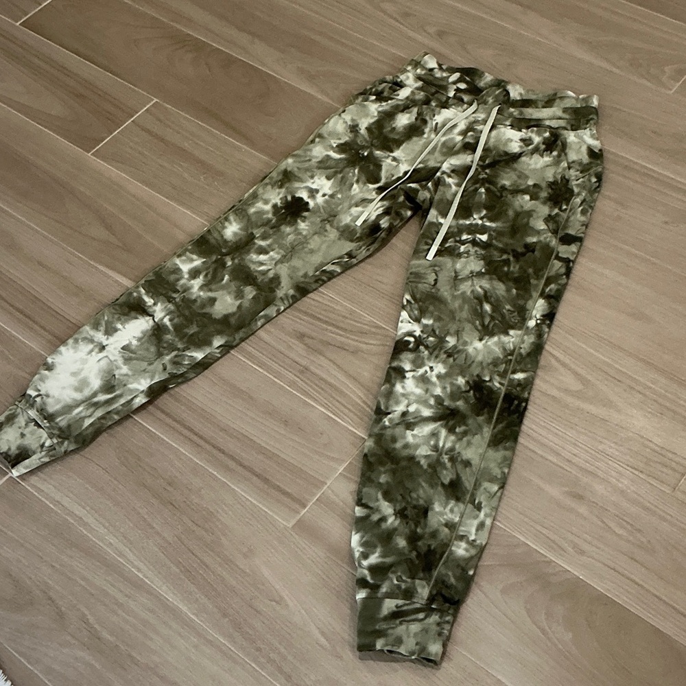 lululemon athletica Green Tie-Dye Leggings - Picture 12 of 16